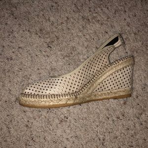 Platforms with gold beading